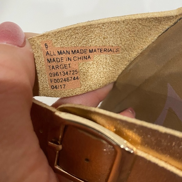 TARGET Women’s Adjustable Flat Footbed Slip-On Slide Thong Sandal - gold, size 6 - Picture 8 of 8